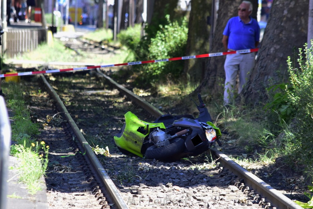 VU Roller KVB Bahn Koeln Luxemburgerstr Neuenhoefer Allee P104.JPG - Miklos Laubert